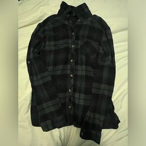 Green and Navy women’s Plaid flannel Button-Up Shirt size medium